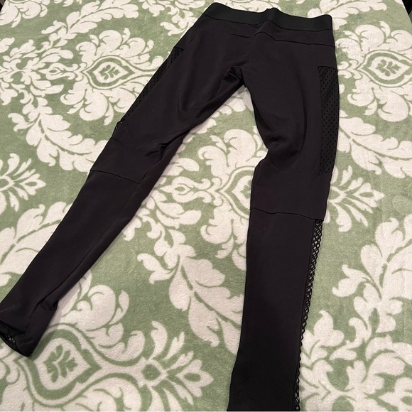 Adidas black leggings / athletic tights mesh detailing size small - Picture 12 of 13